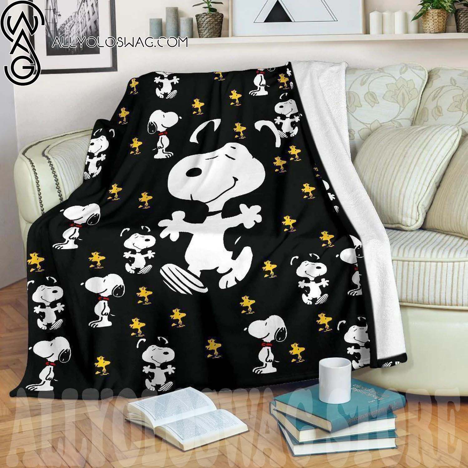 Cute Pattern Snoopy Full Print Fleece Throw Blanket Gift Idea