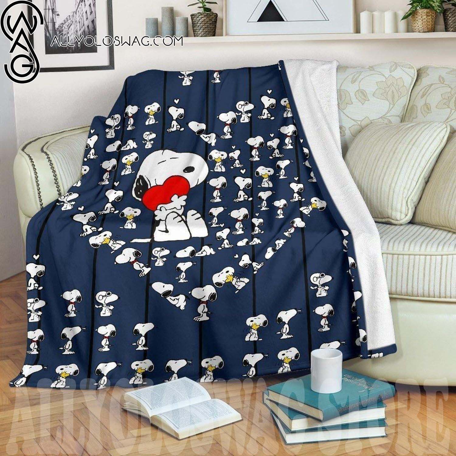 Love Heart Snoopy Full Print Fleece Throw Blanket Cute Gift Idea