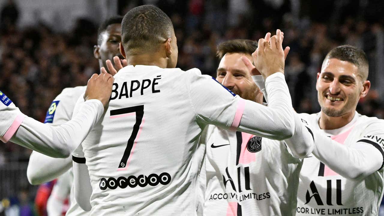 Lionel Messi assists on Kylian Mbappe's two goals as PSG maintains its lead in Ligue 1